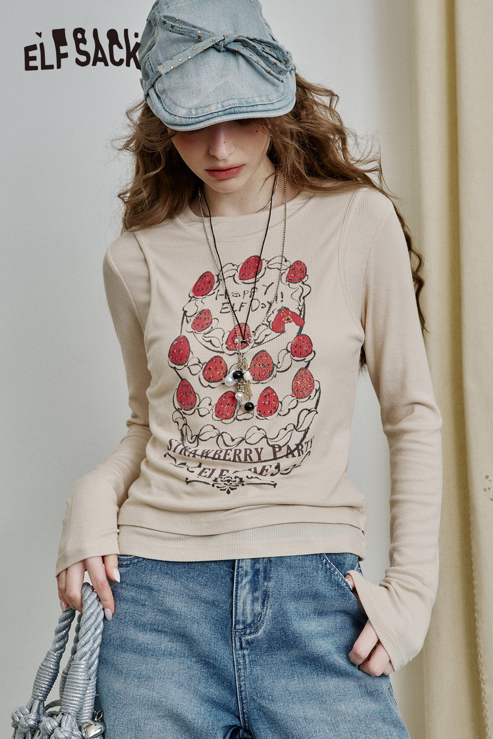 ELFSACK 2025 Spring New Arrivals Fake two-piece strawberry print long-sleeved T-shirt for women sweet versatile slim-fitting top