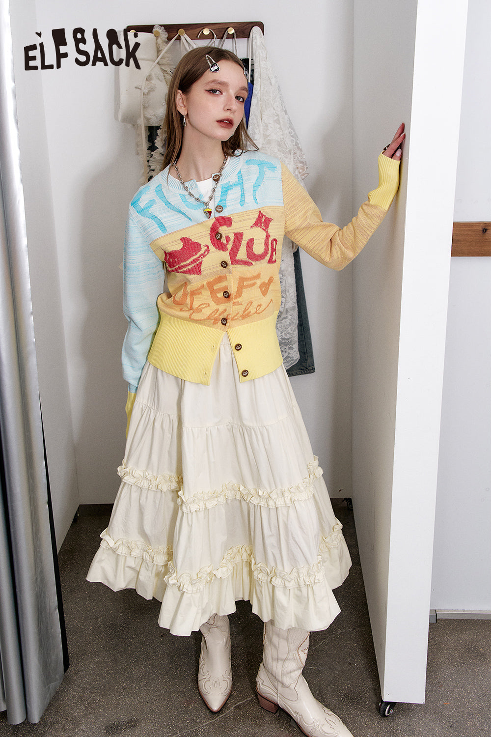 ELFSACK Y2K Dopamine O-neck Original Print Heart Button Knitted Cardigan Female