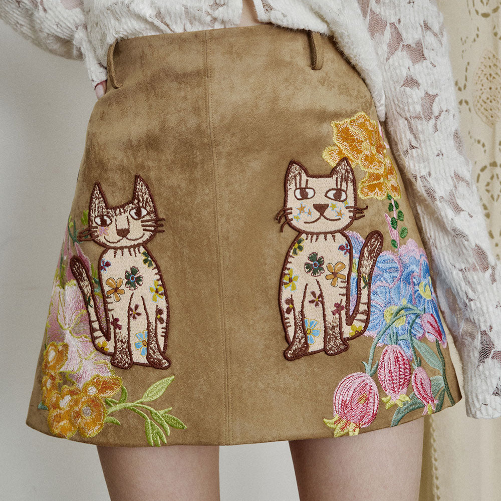 ELFSACK 2025 Spring New Arrivals Y2K Cats Embroidery A-Line Skirt Women Vintage Faux Suede Khaki Skirt