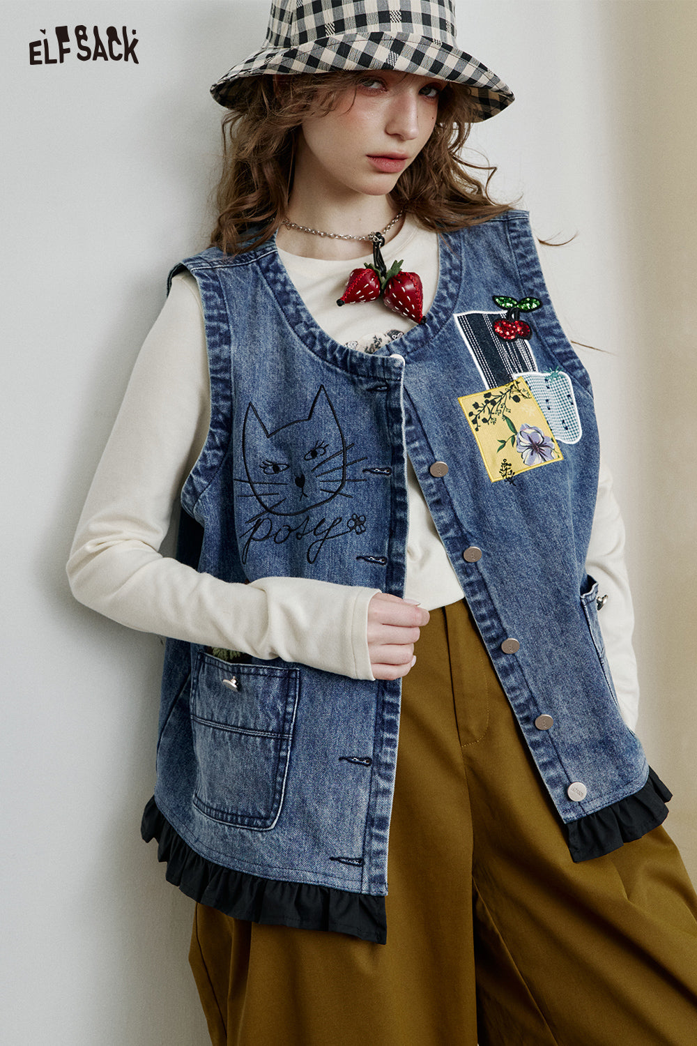 ELFSACK 2025 Spring New Arrivals Retro cat embroidery denim vest women's single-breasted sleeveless pleated patchwork jacket