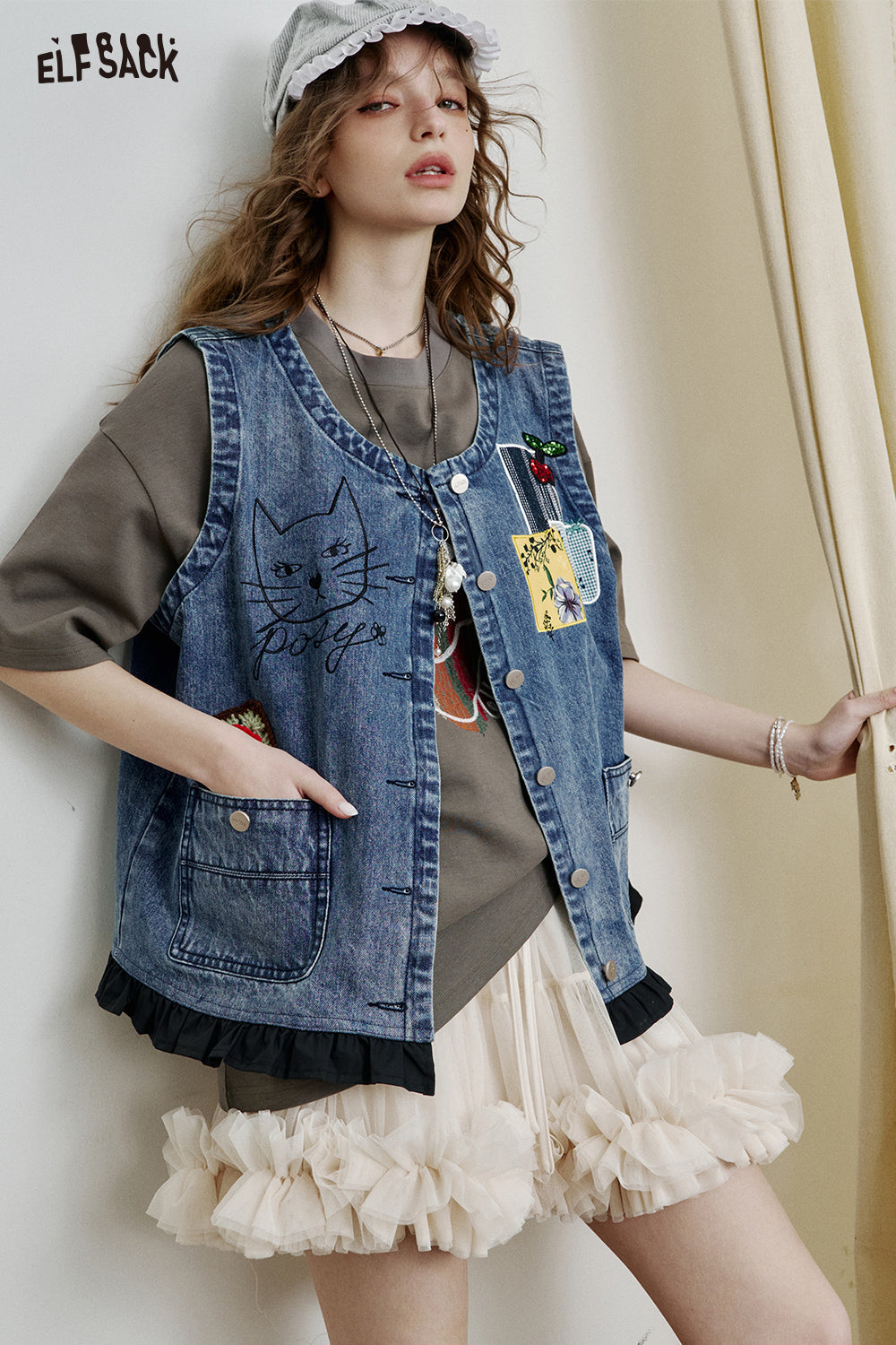 ELFSACK 2025 Spring New Arrivals Retro cat embroidery denim vest women's single-breasted sleeveless pleated patchwork jacket