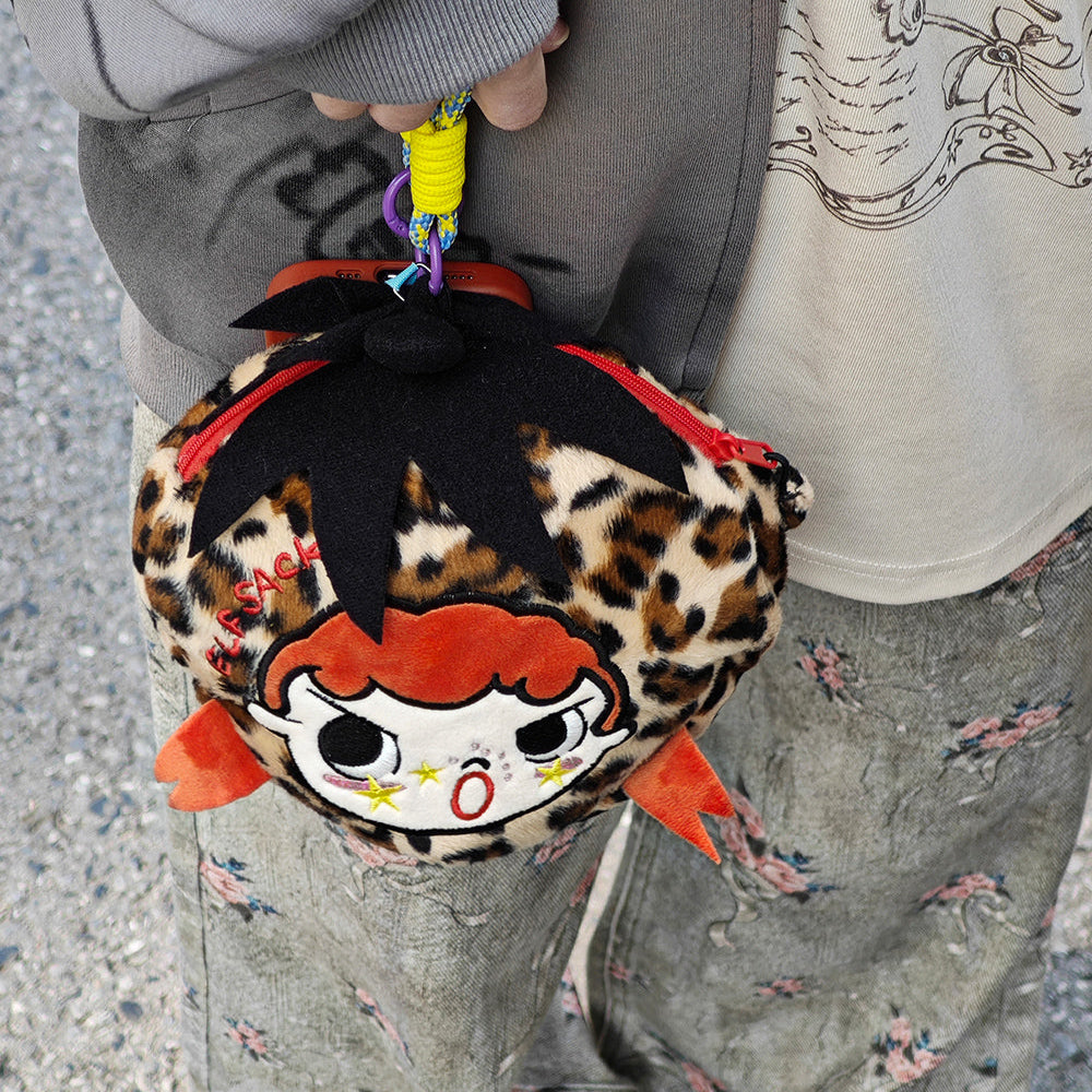 
                  
                    ELFSACK 2025 Spring New Arrivals Original [Ai Maomao] Strawberry Leopard Woven Rope Plush Bag
                  
                