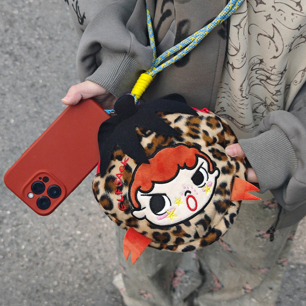 ELFSACK 2025 Spring New Arrivals Original [Ai Maomao] Strawberry Leopard Woven Rope Plush Bag