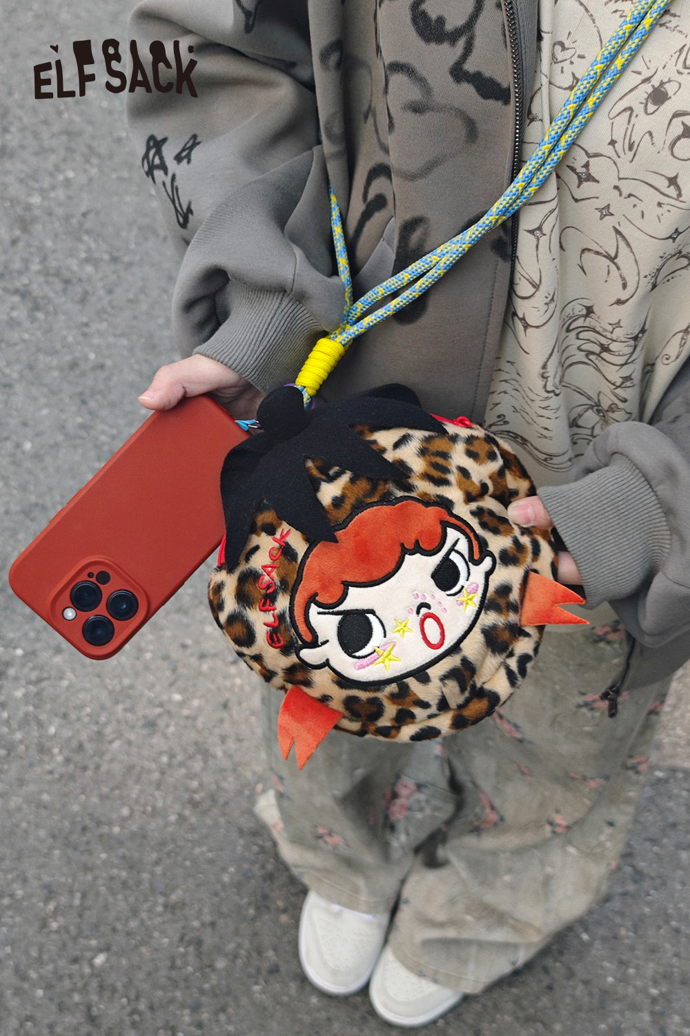 ELFSACK 2025 Spring New Arrivals Original [Ai Maomao] Strawberry Leopard Woven Rope Plush Bag