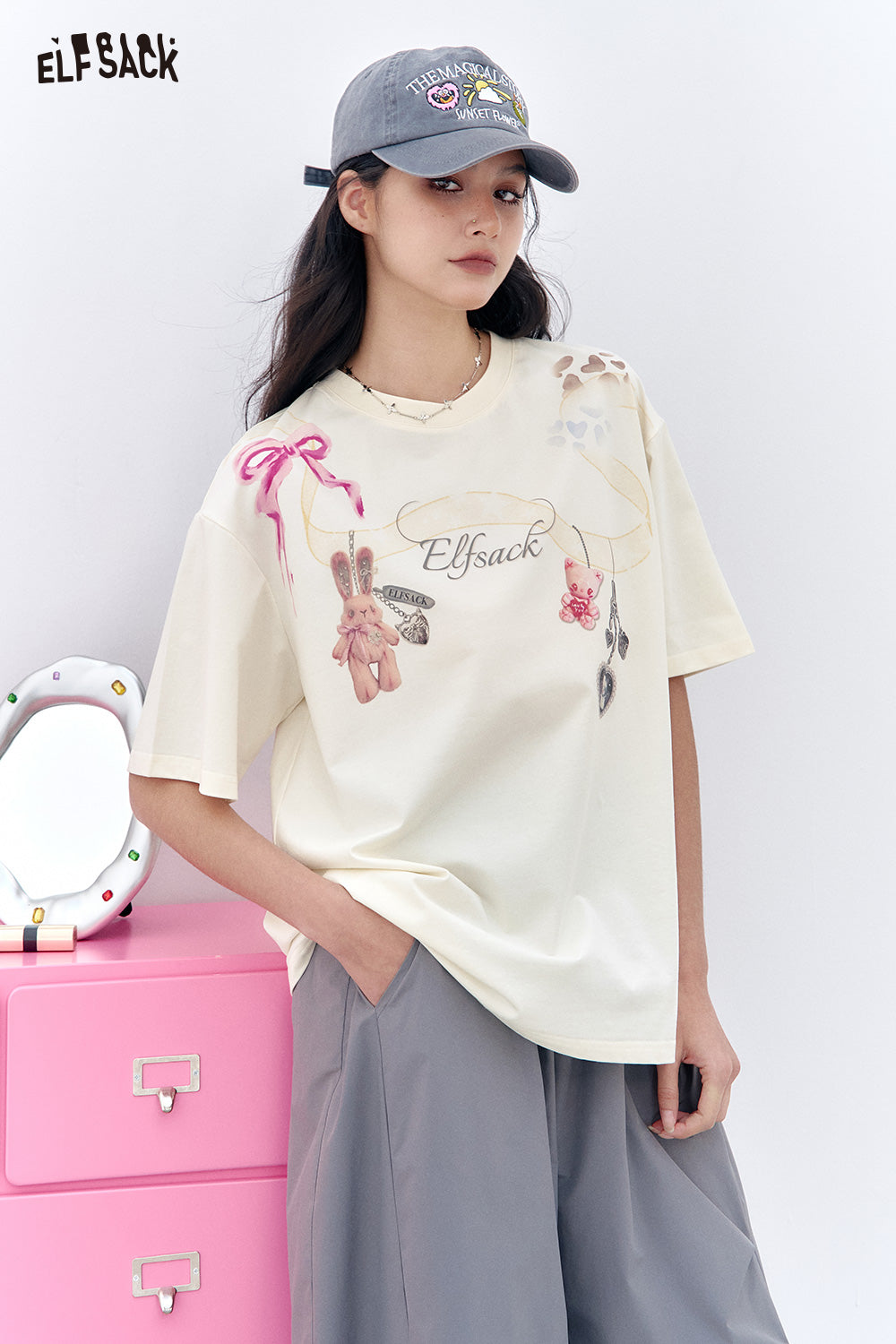 ELFSACK 2025 Summer New Arrivals Y2K White Printed Short Sleeved T-Shirt For Women
