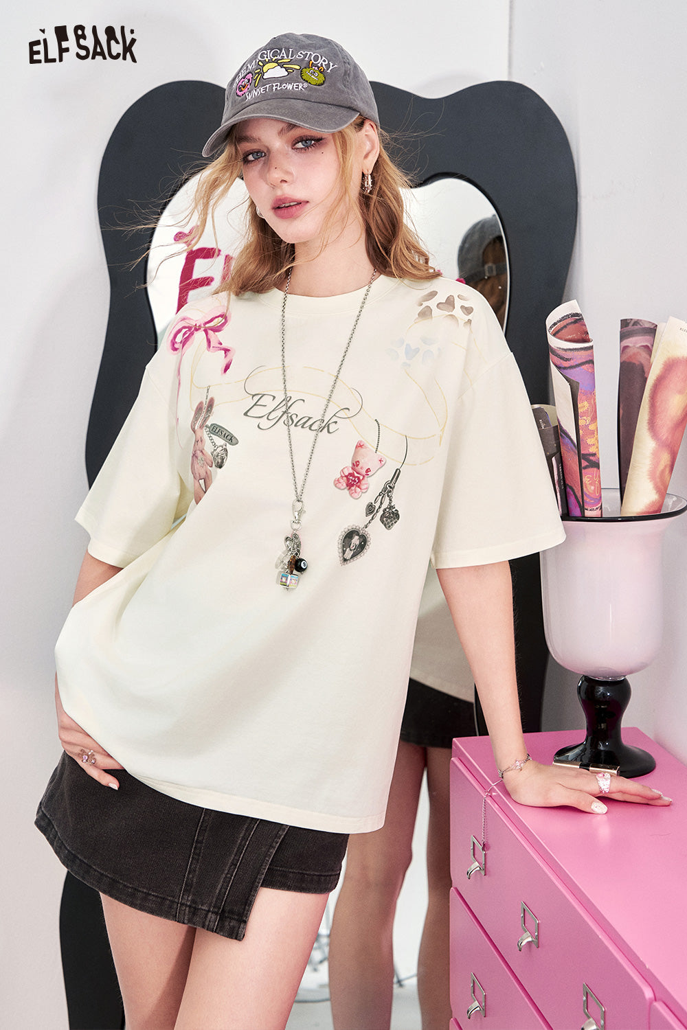 ELFSACK 2025 Summer New Arrivals Y2K White Printed Short Sleeved T-Shirt For Women