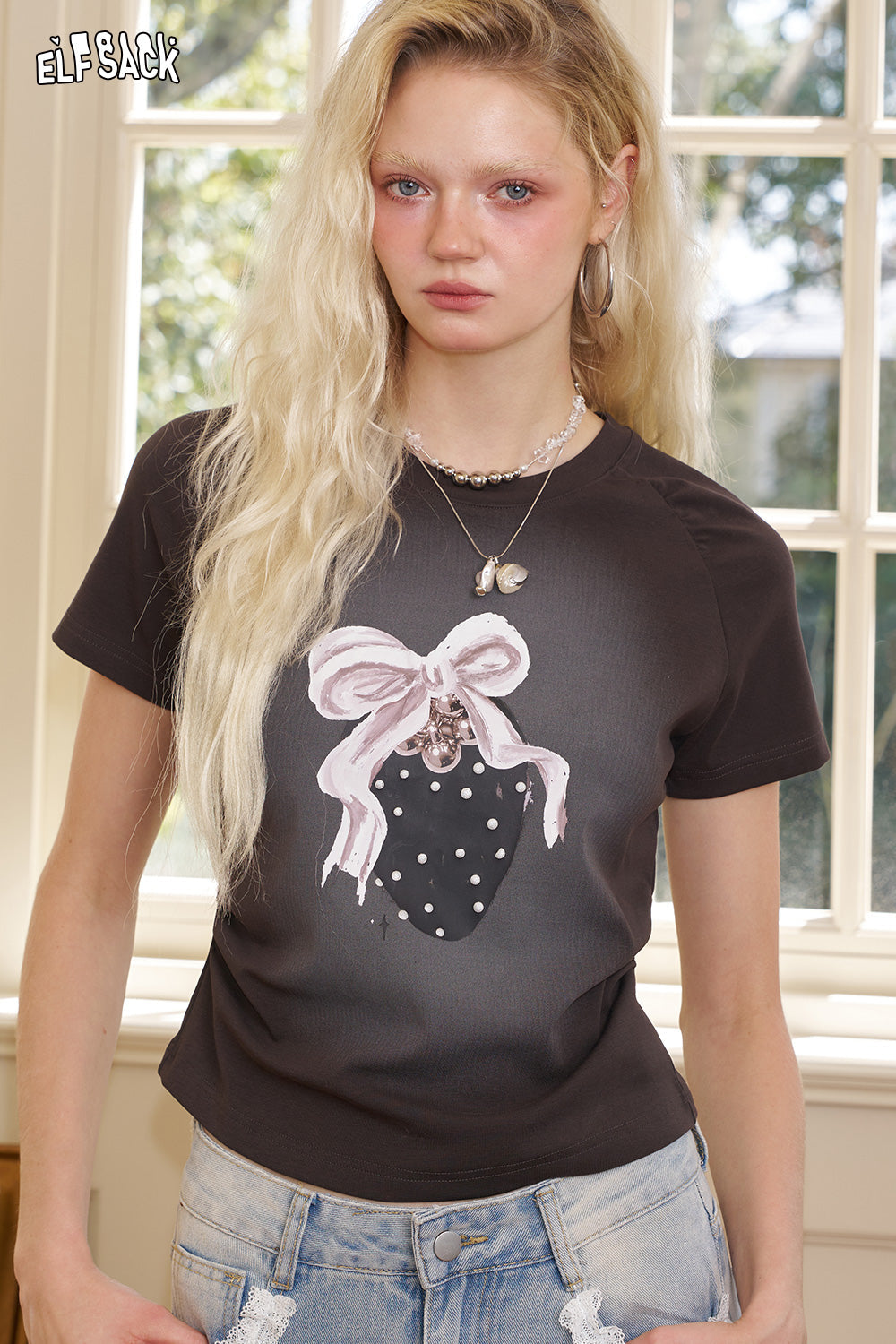 ELFSACK 2025 Summer New Arrivals Strawberry Print Short Sleeved Chic T-Shirt For Women