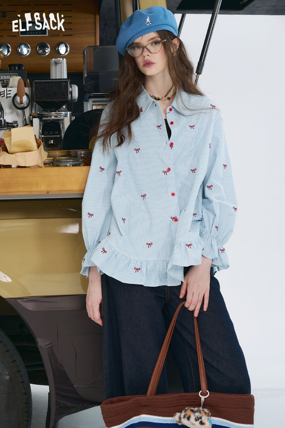ELFSACK model wearing bow embroidered striped shirt for women light blue ruffle hem blouse and beret