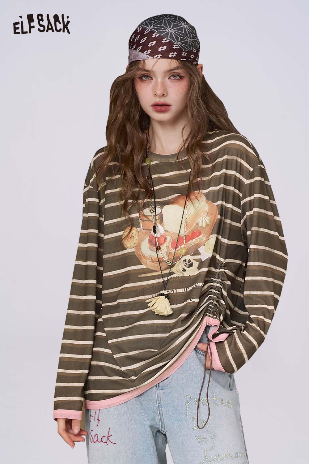 ELFSACK model wearing relaxed fit ruched stripe t-shirt in olive brown with cartoon print and side ruched sleeve
