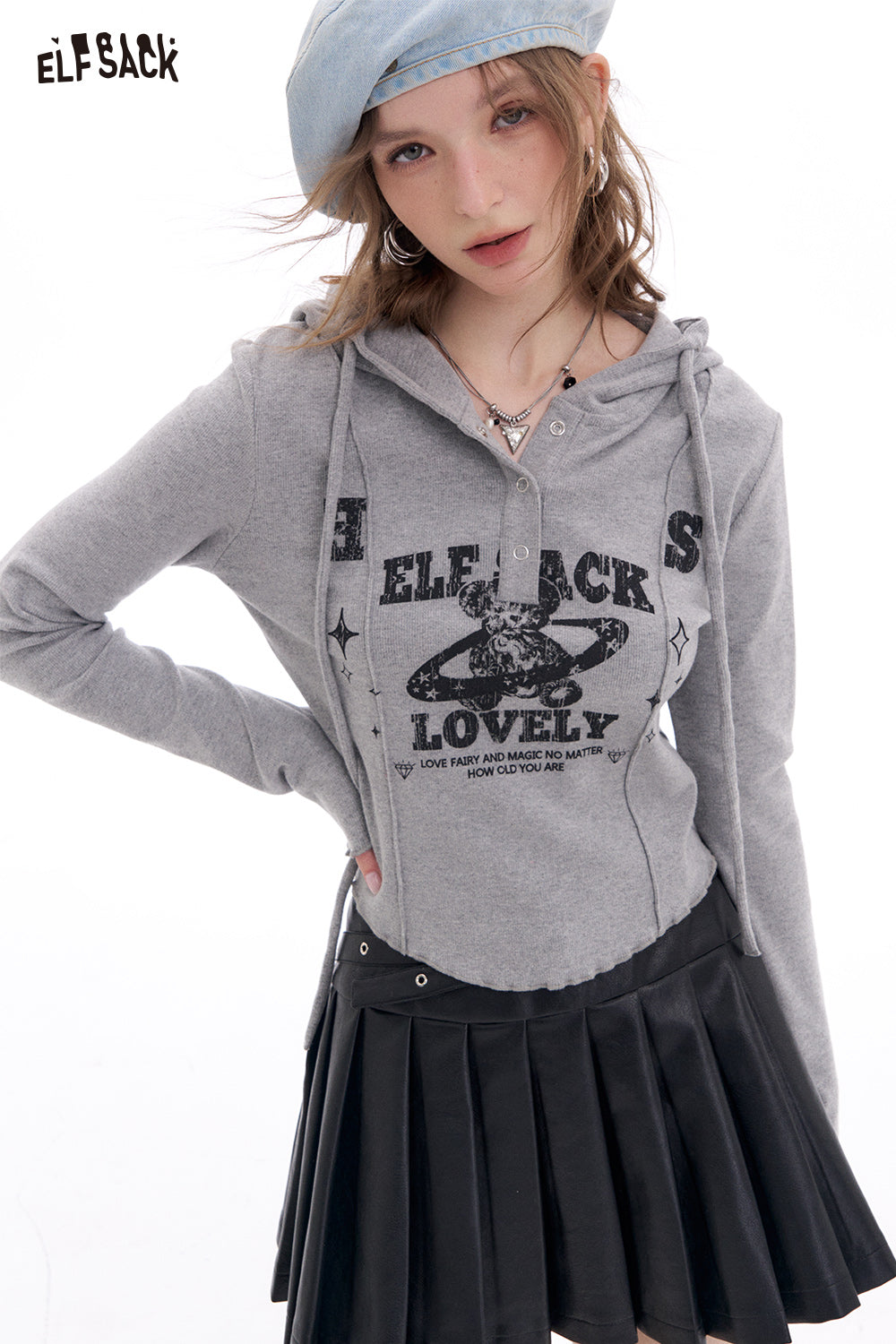 ELFSACK 2025 Spring New Arrivals Y2K Hooded Printed Long Sleeve Short T-shirt Women Cute Bear Printed Top