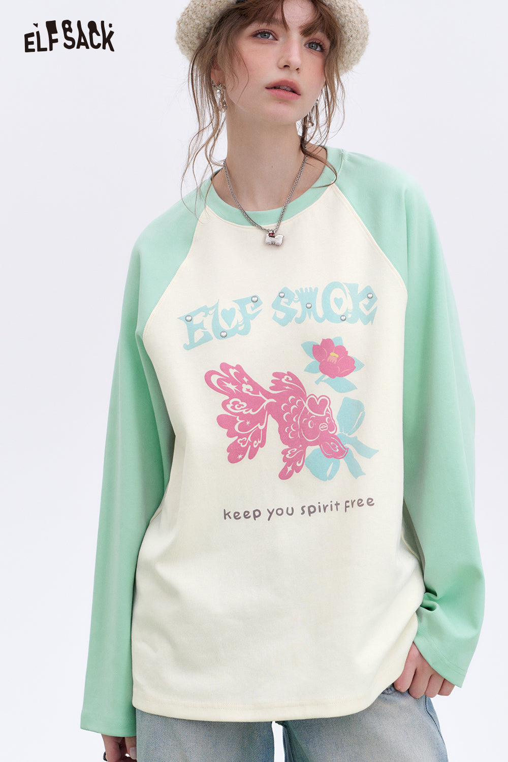 ELFSACK Lucky Goldfish Printed Raglan Long Sleeve T-shirt Women Basic Casual Round Neck Korean Top
