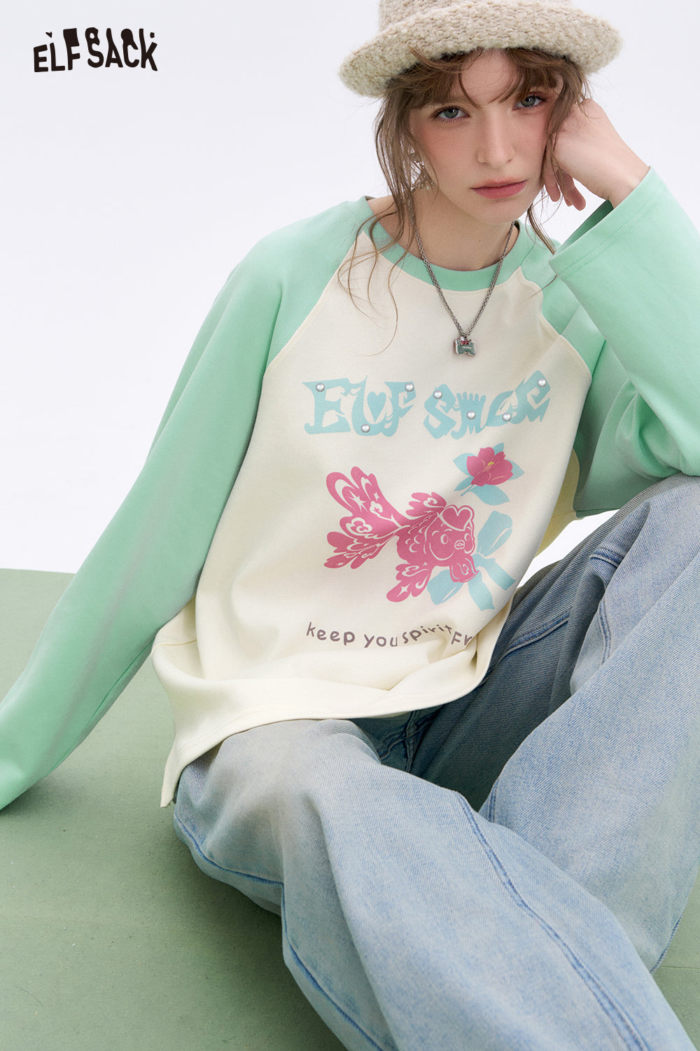 ELFSACK Lucky Goldfish Printed Raglan Long Sleeve T-shirt Women Basic Casual Round Neck Korean Top