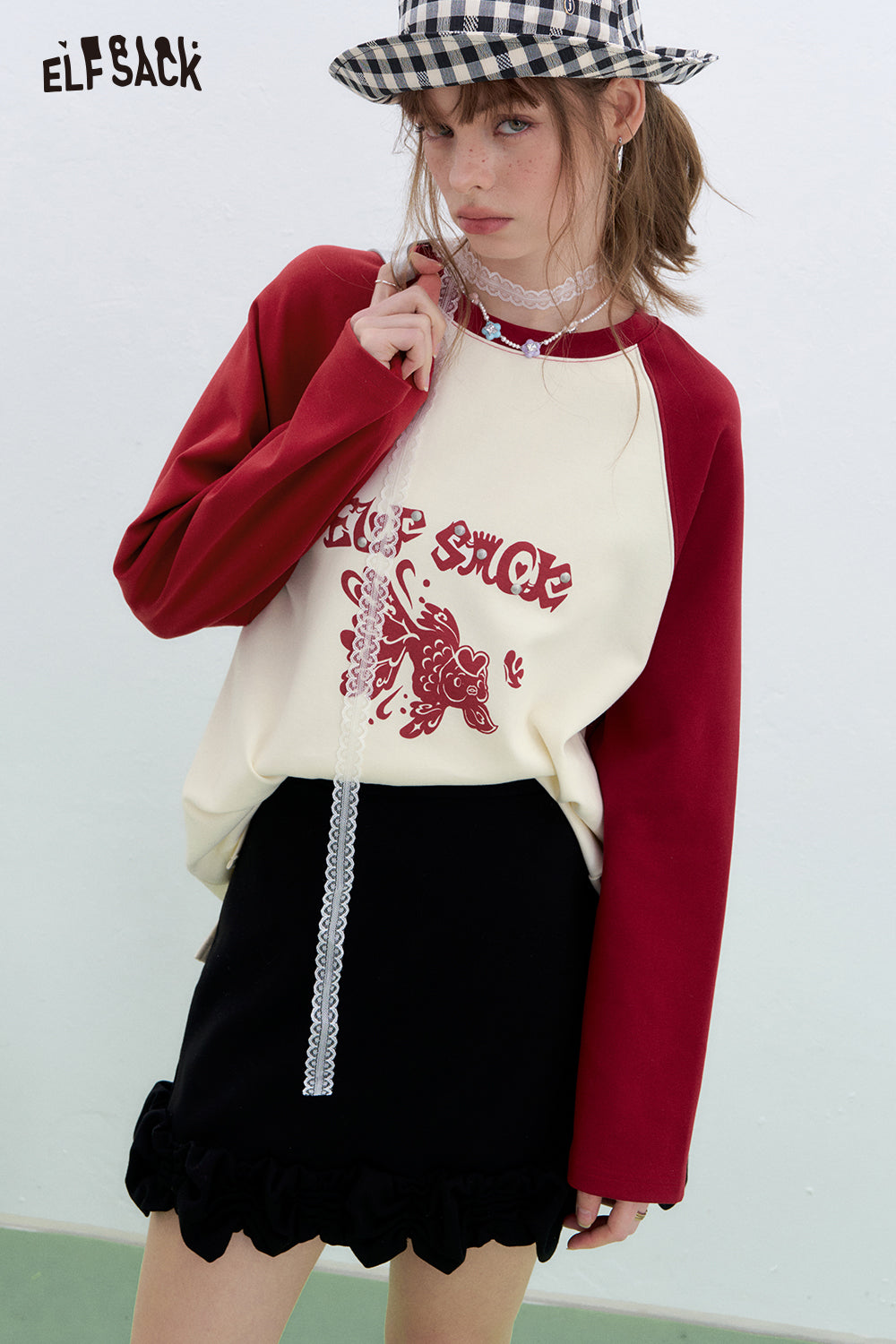 ELFSACK Lucky Goldfish Printed Raglan Long Sleeve T-shirt Women Basic Casual Round Neck Korean Top