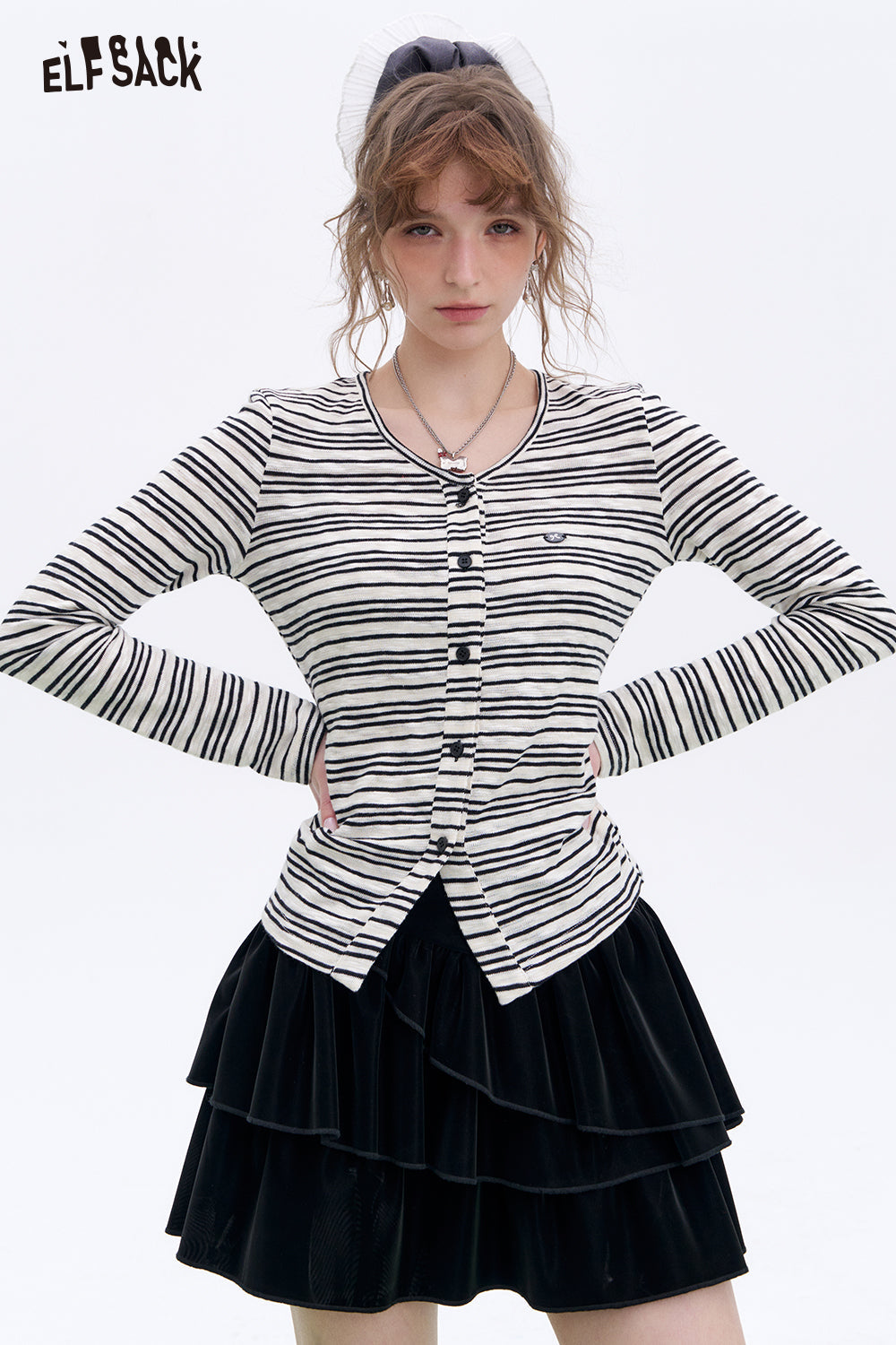 ELFSACK 2025 Spring New Arrivals Black white striped slim fit long-sleeved T-shirt for women basic casual Korean top