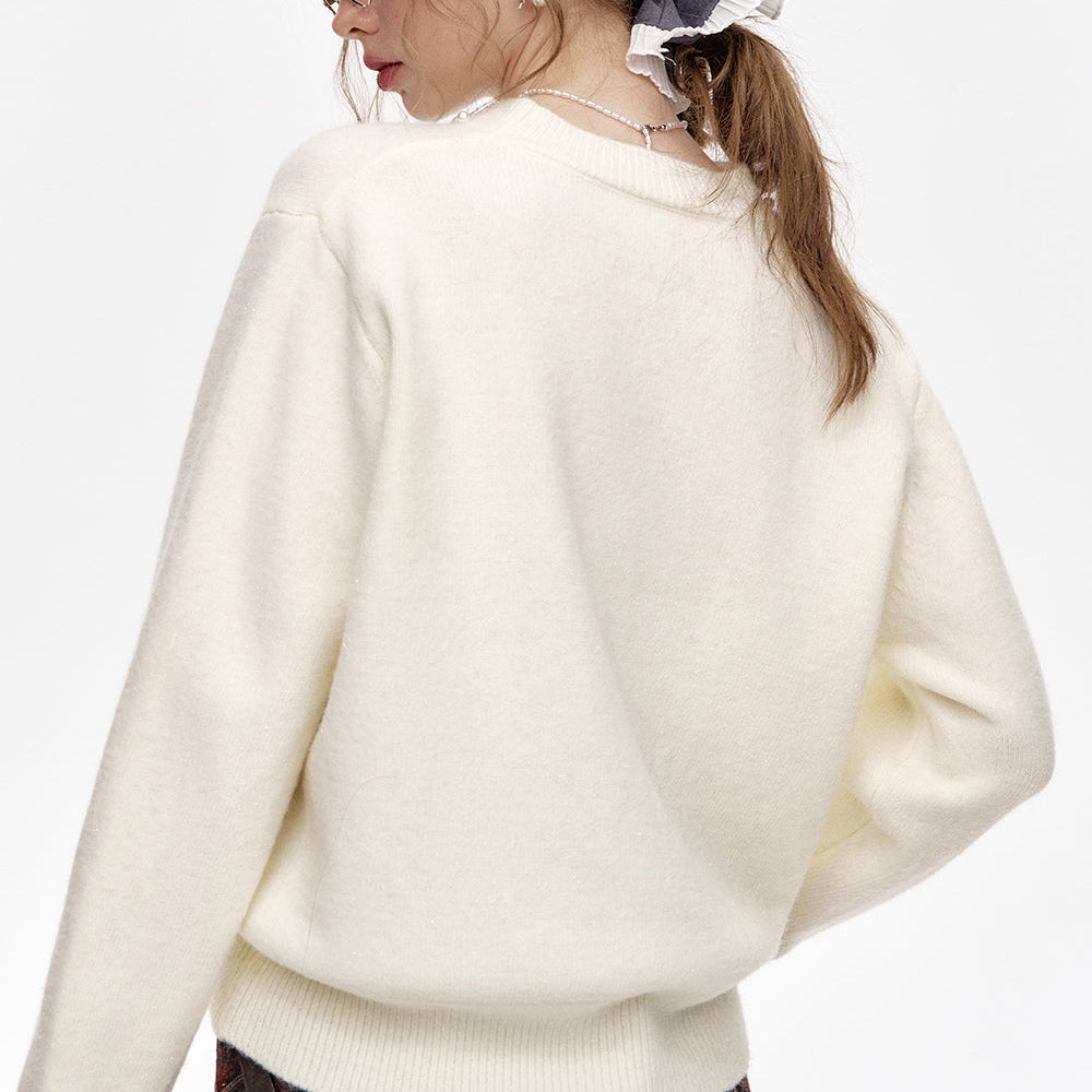 
                  
                    ELFSACK 2024 Winter New Arrivals Sweet White Hollow Sweater Beaded Soft Long Sleeves Women
                  
                