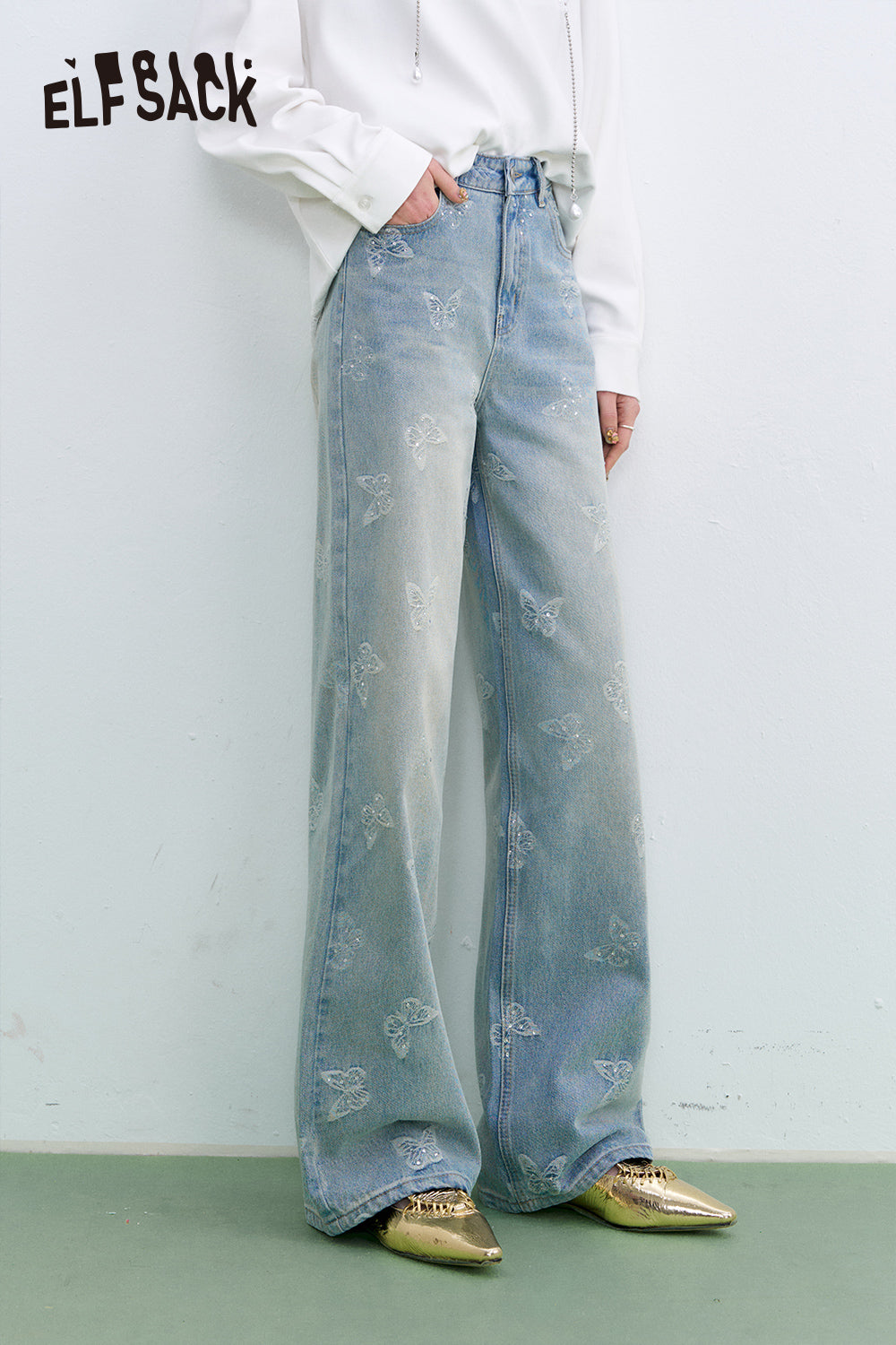 ELFSACK 2025 Spring New Arrivals Korean light blue high waist butterfly jacquard diamond straight jeans for women