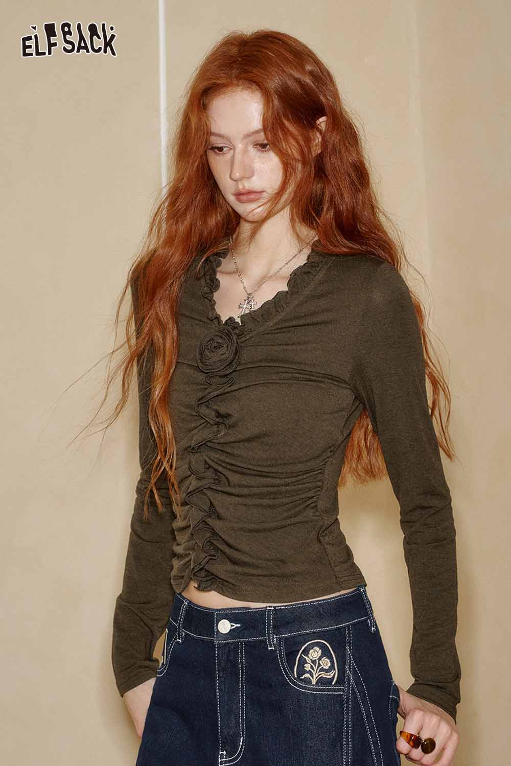 ELFSACK 3D floral pleated fitted tee in olive green with stylish ruched detailing