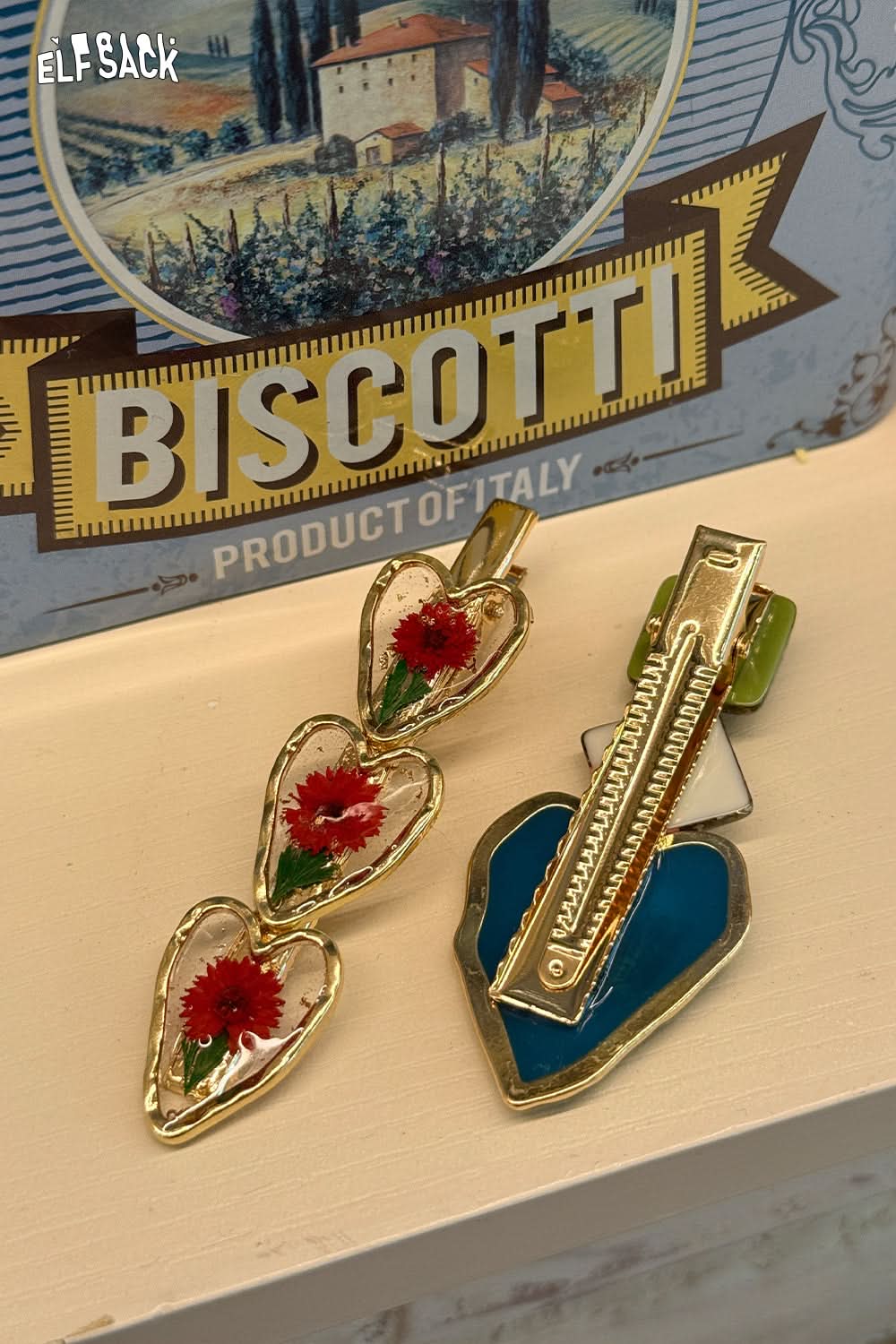 
                  
                    ELFSACK Vintage Flower Hair Clip
                  
                