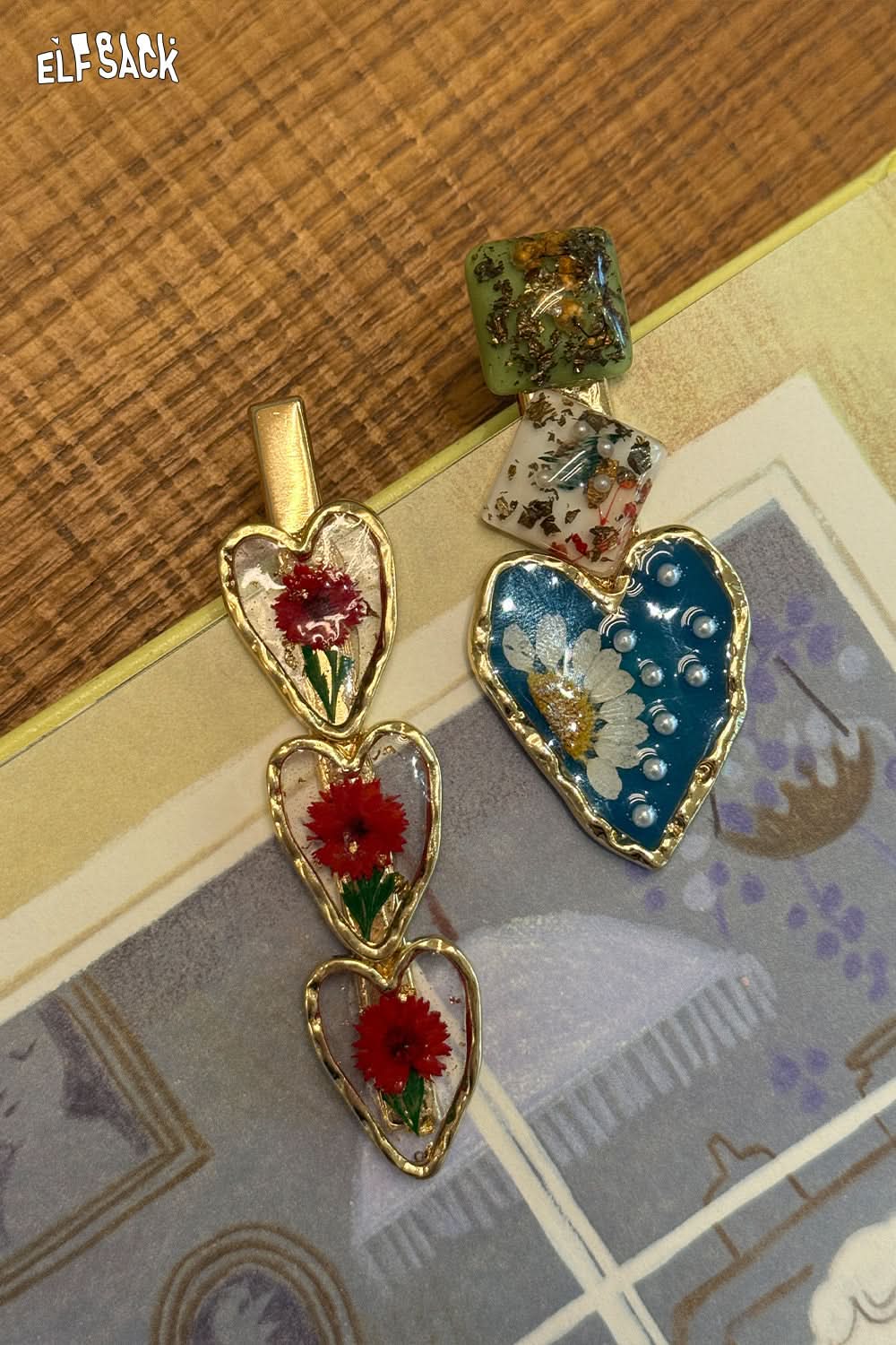 
                  
                    ELFSACK Vintage Flower Hair Clip
                  
                