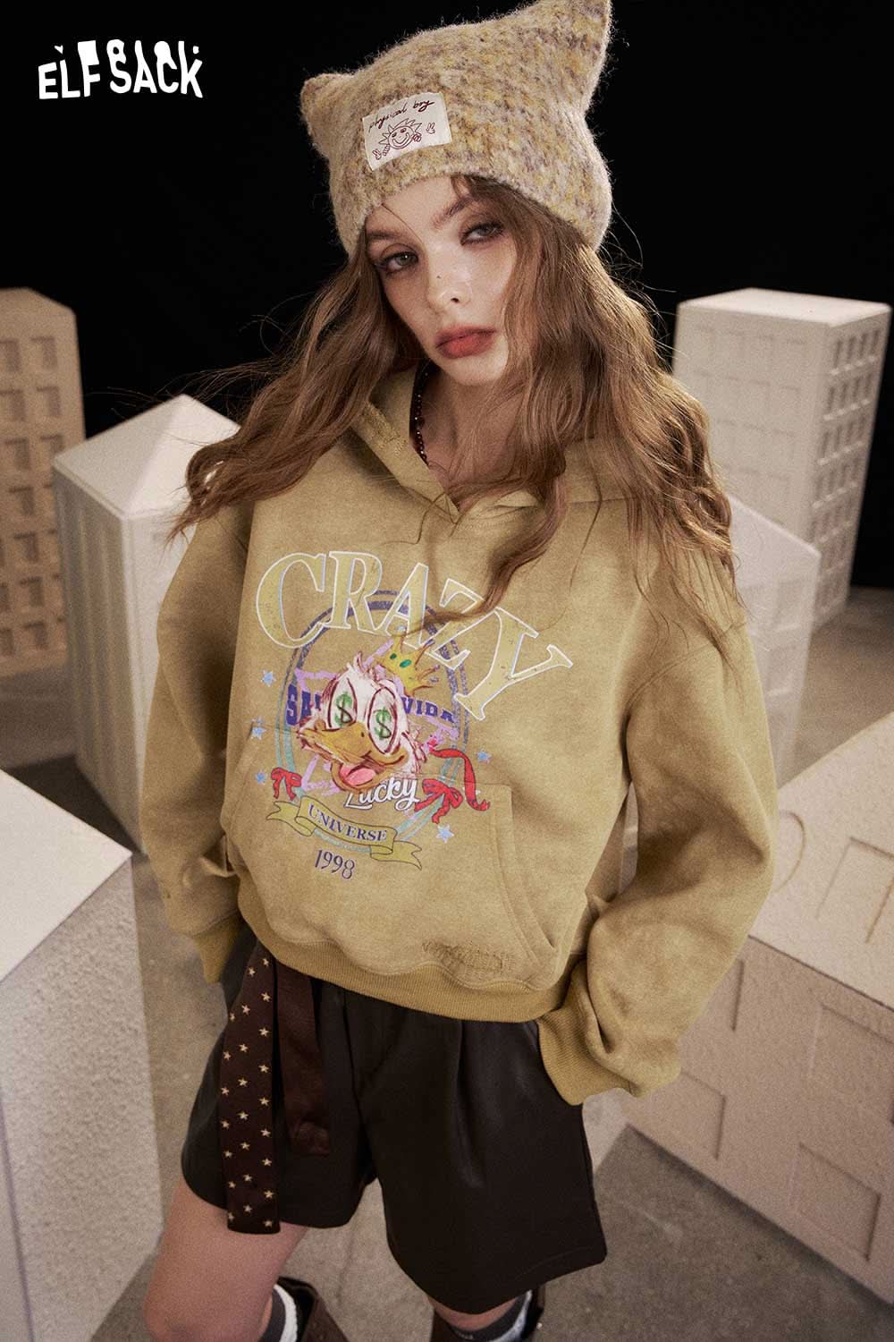ELFSACK animal graphic cropped sweatshirt in beige with fun designs for a trendy casual look
