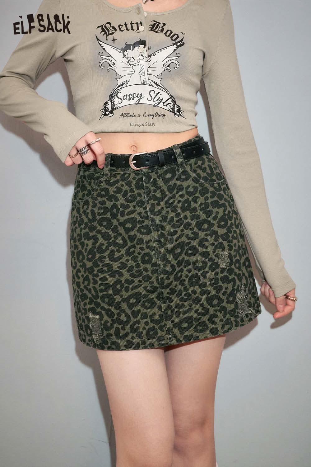 ELFSACK animal print denim mini skirt featuring a stylish leopard pattern perfect for trendy outfits