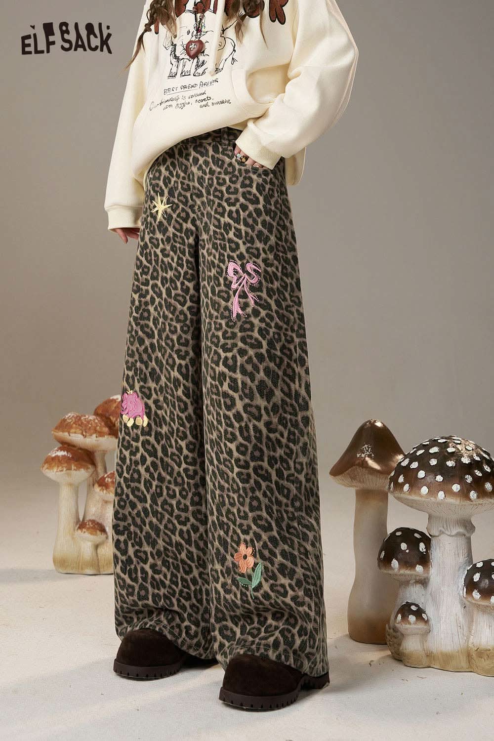 ELFSACK animal print embroidered jeans for women with colorful patches and a wide-leg design