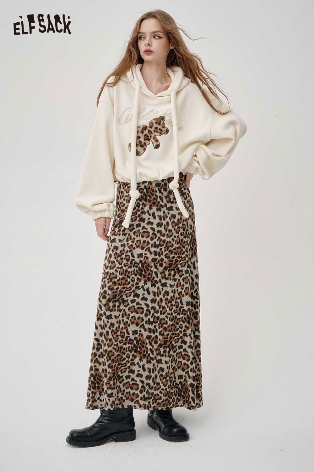 ELFSACK animal print maxi skirt paired with a cozy hoodie, featuring a stylish leopard pattern