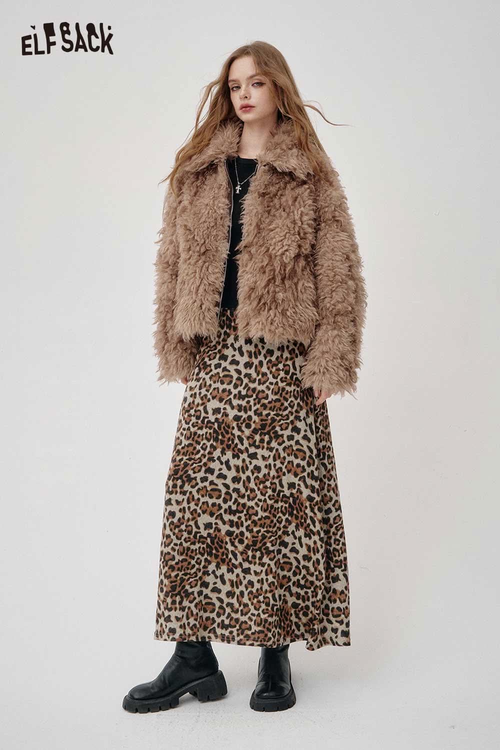 ELFSACK animal print maxi skirt in leopard design paired with a cozy fur jacket for a chic look
