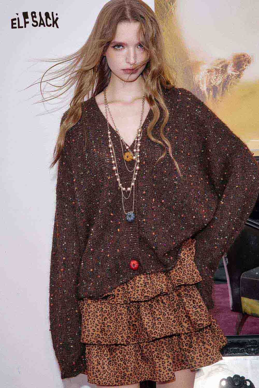 ELFSACK animal print pleated skirt featuring a layered design with a stylish leopard pattern