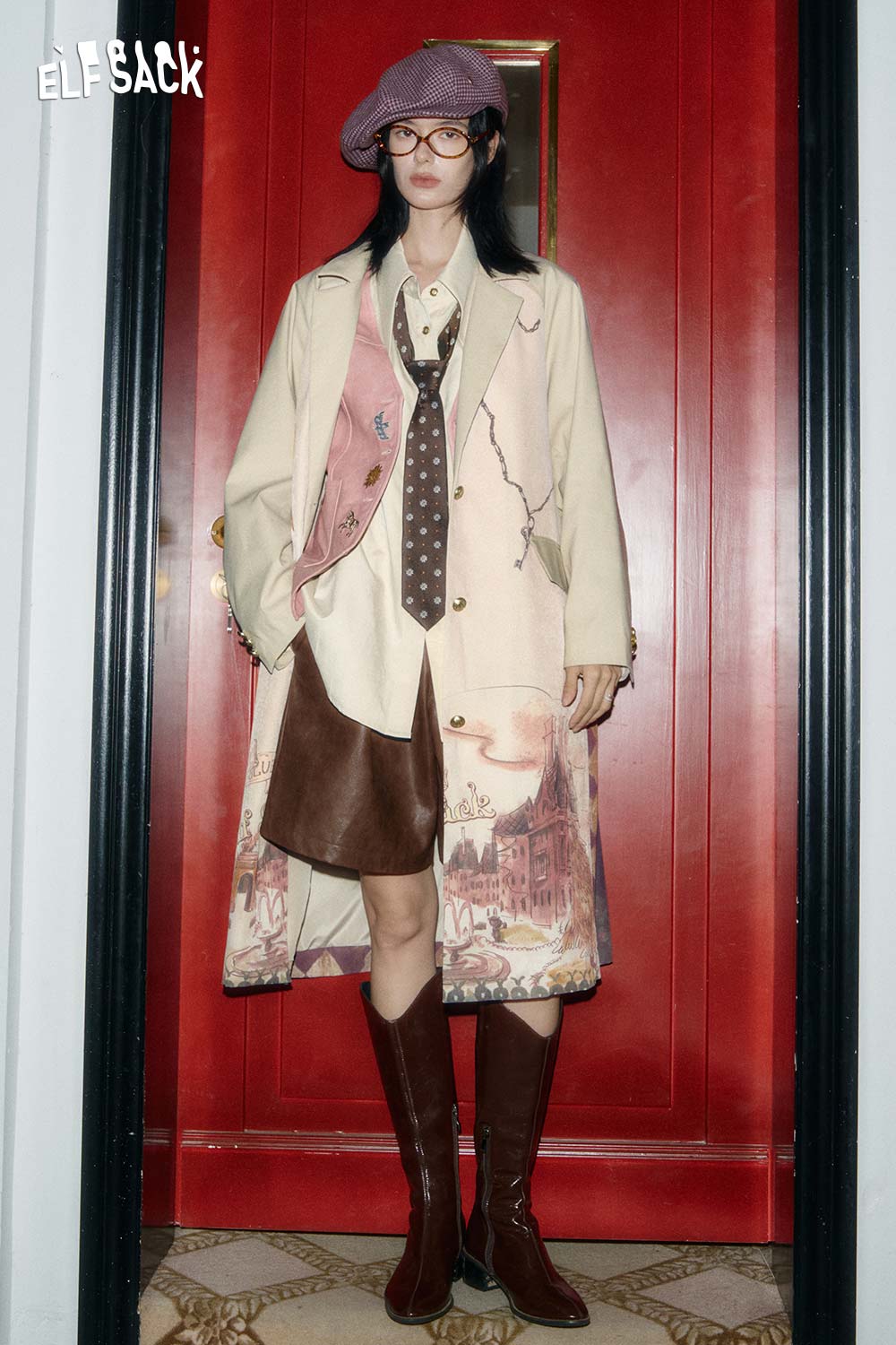 Stylish ELFSACK artistic print trench coat featuring unique designs and elegant layering for a fashionable look