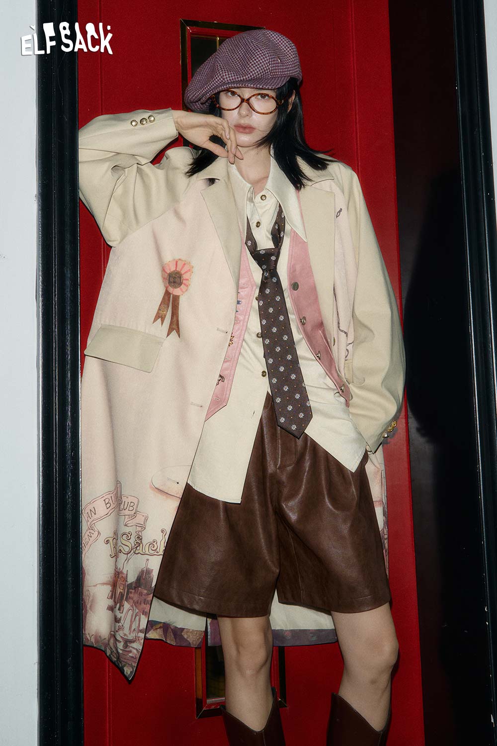 ELFSACK artistic print trench coat layered over a stylish outfit with a beret and tie