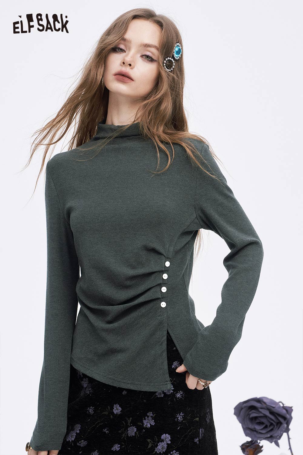 ELFSACK asymmetric hem long sleeve tshirt in green with stylish button accents and a chic design
