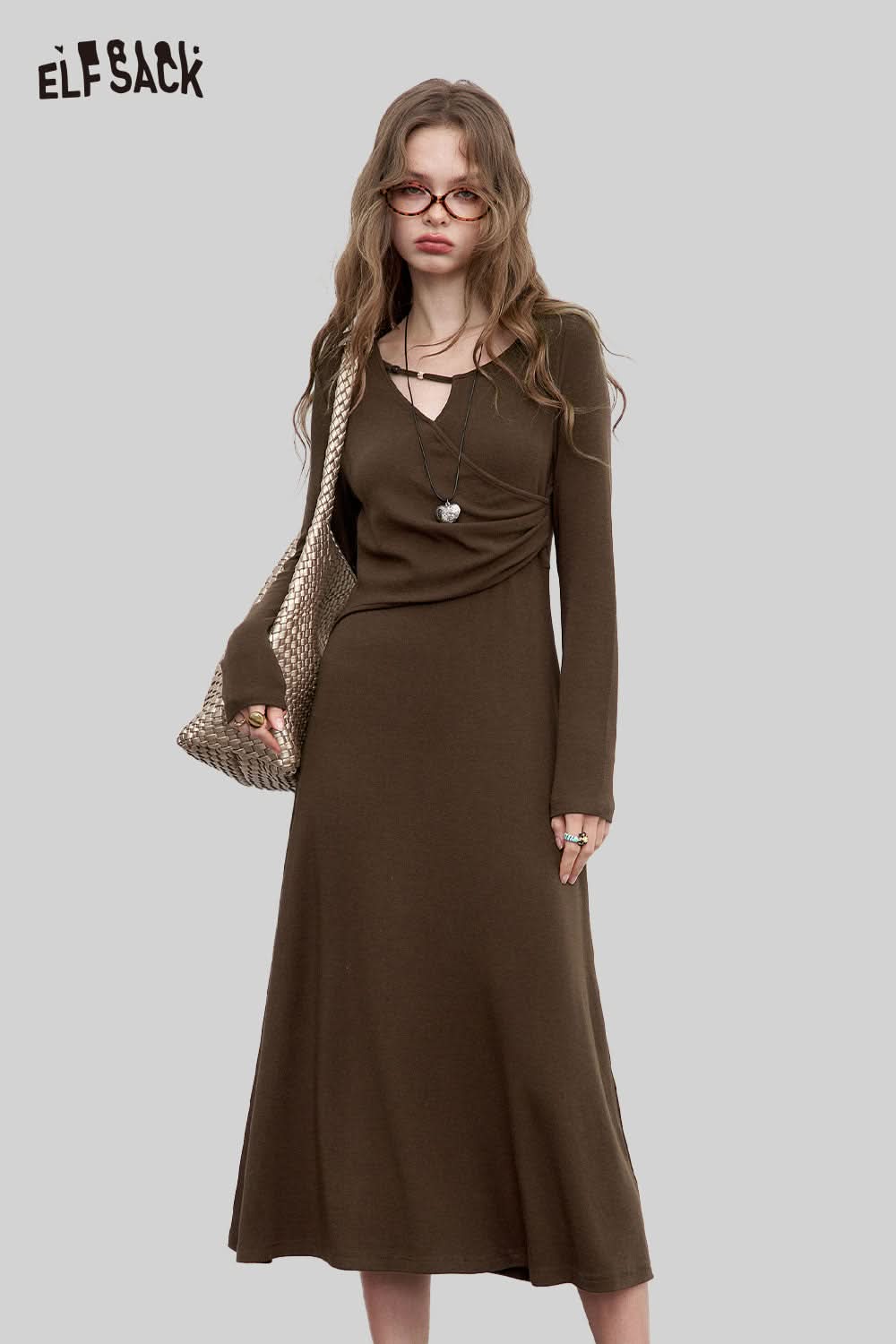 ELFSACK asymmetric neckline midi dress in brown with long sleeves for a stylish and comfortable look