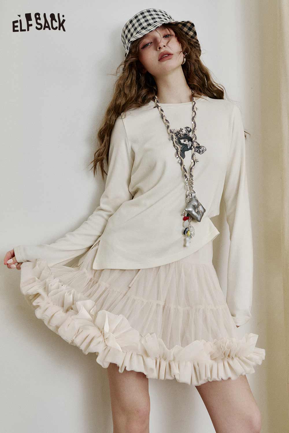 ELFSACK ballerina style tulle skirt with ruffled hem paired with casual top and accessories