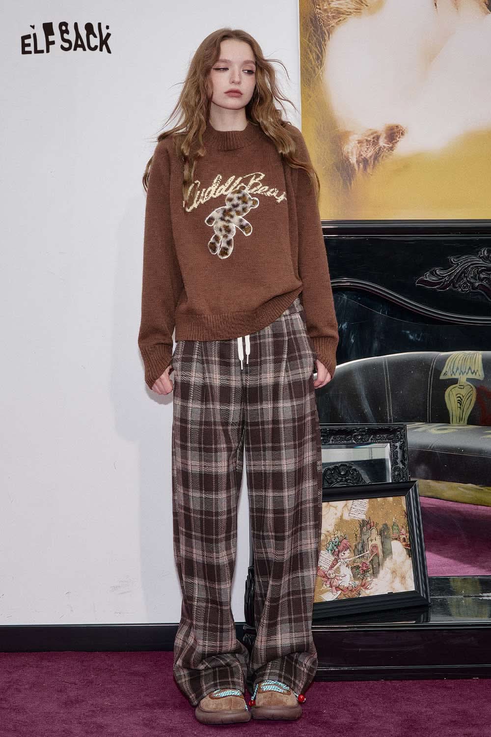 ELFSACK bear embroidery knit top in brown with playful design, perfect for cozy, casual wear.