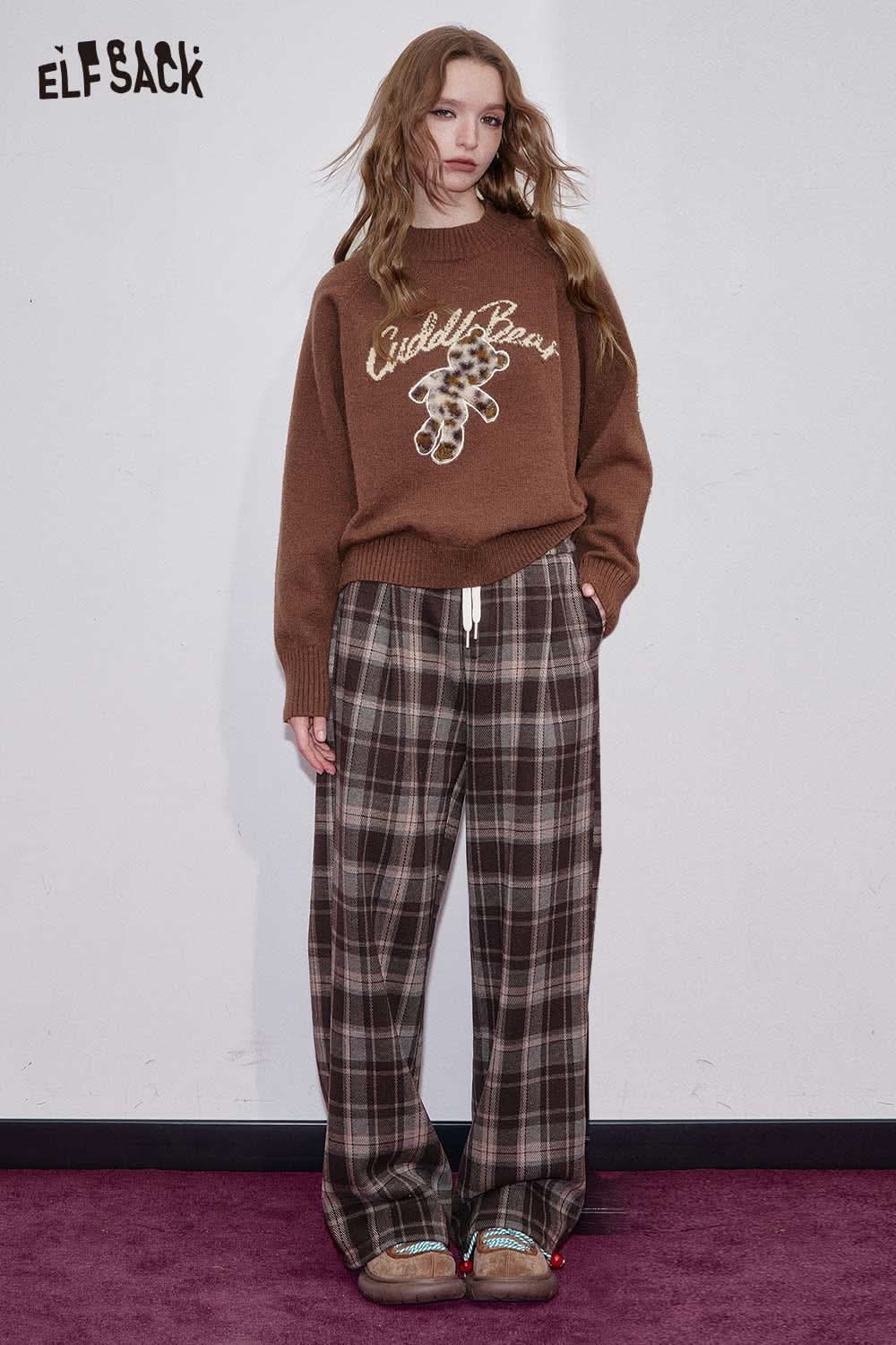 ELFSACK bear embroidery knit top in brown, featuring a relaxed fit and playful design, paired with plaid pants