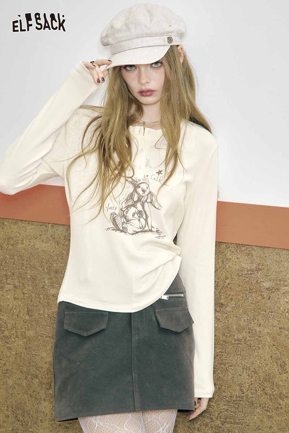 ELFSACK bear graphic relaxed fit tee in cream with a playful design for casual style