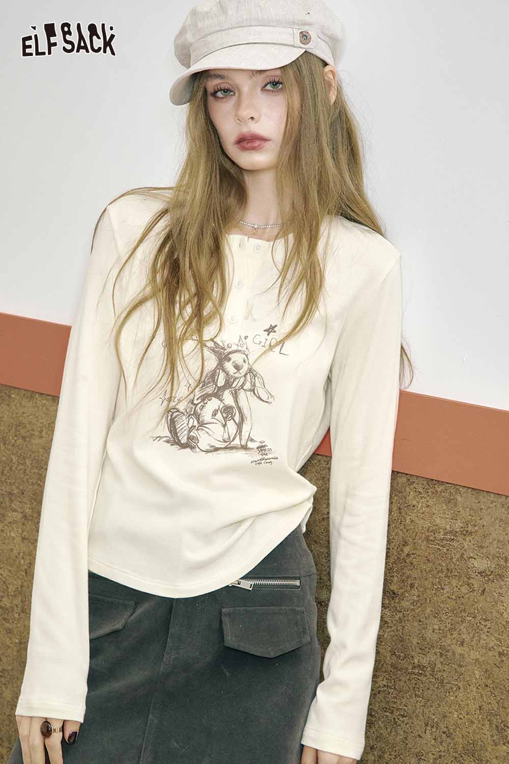 ELFSACK bear graphic relaxed fit tee in cream with a playful illustration for a casual look