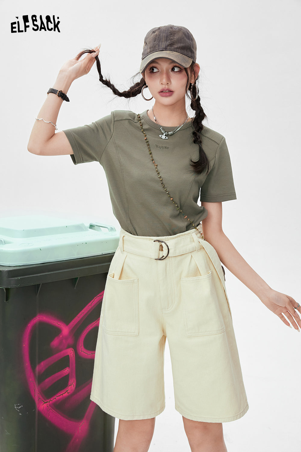 ELFSACK BM Style olive green crew neck T-shirt worn by a model with beige belted shorts