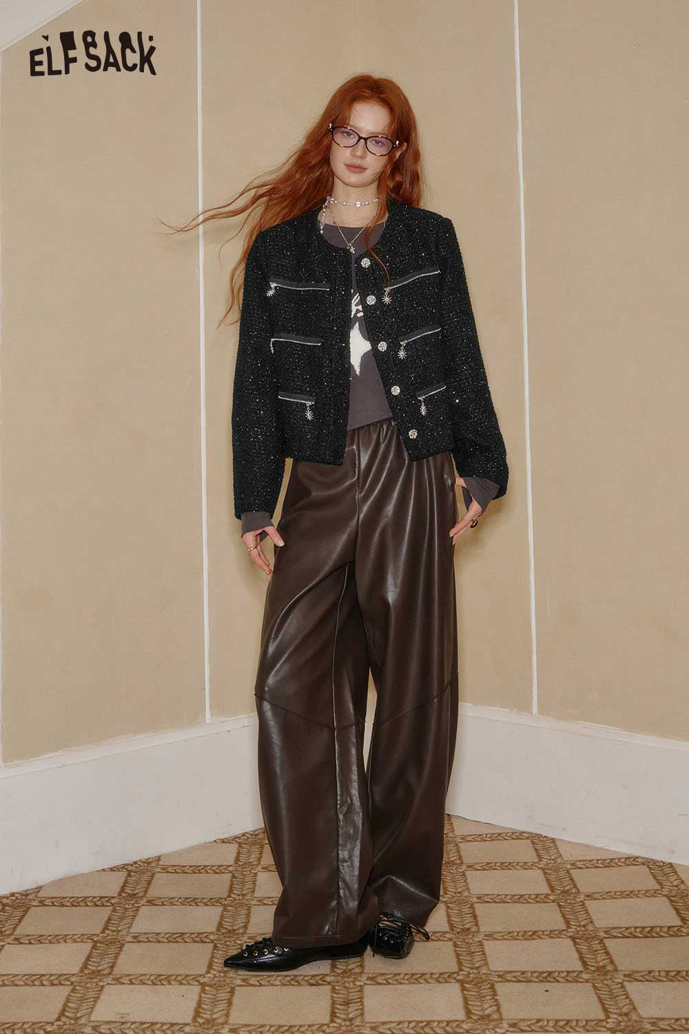 ELFSACK boucle wool short blazer for women, stylishly paired with brown leather pants for a modern look