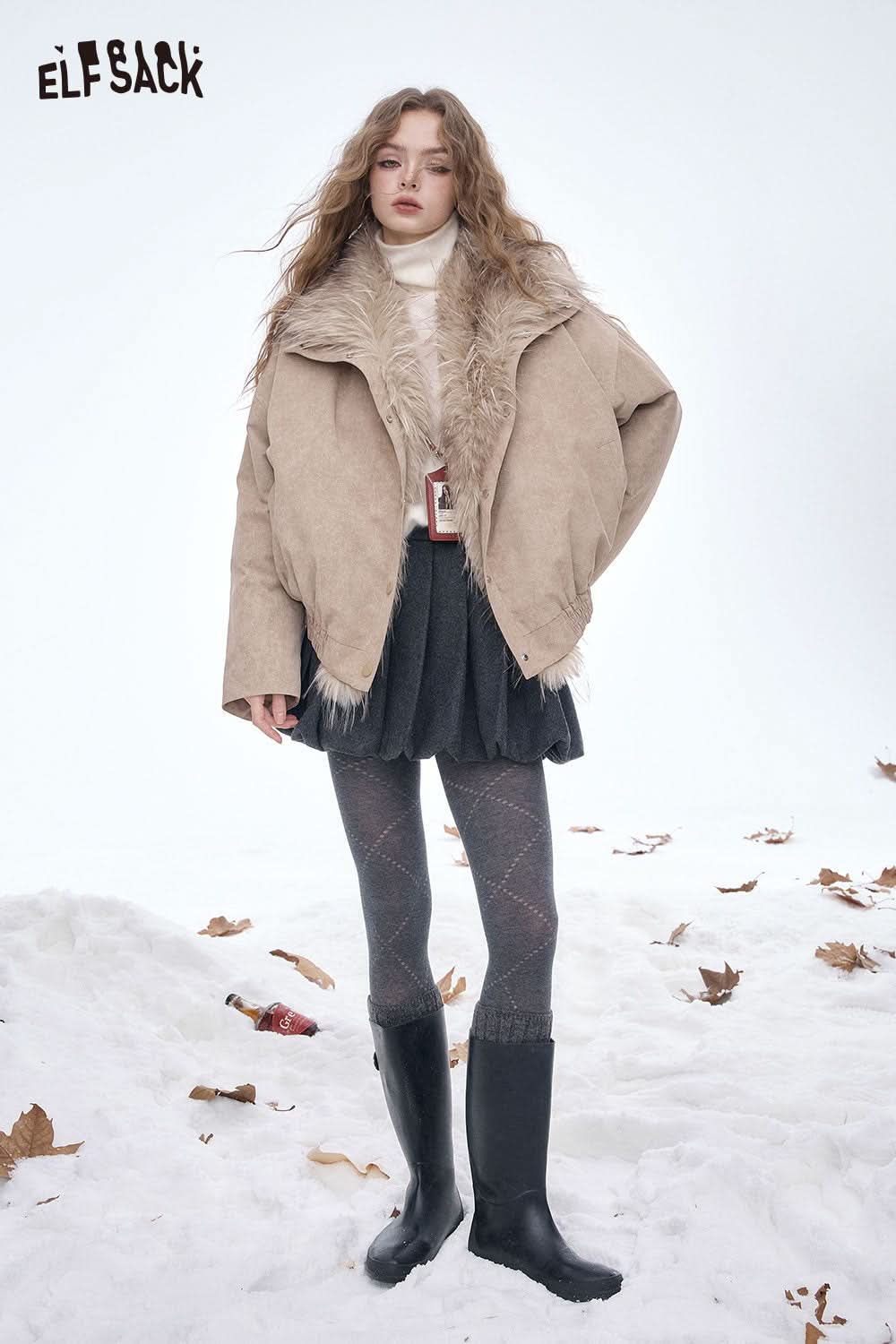 Stylish winter outfit featuring ELFSACK breathable mesh leggings for women with a fur-lined jacket