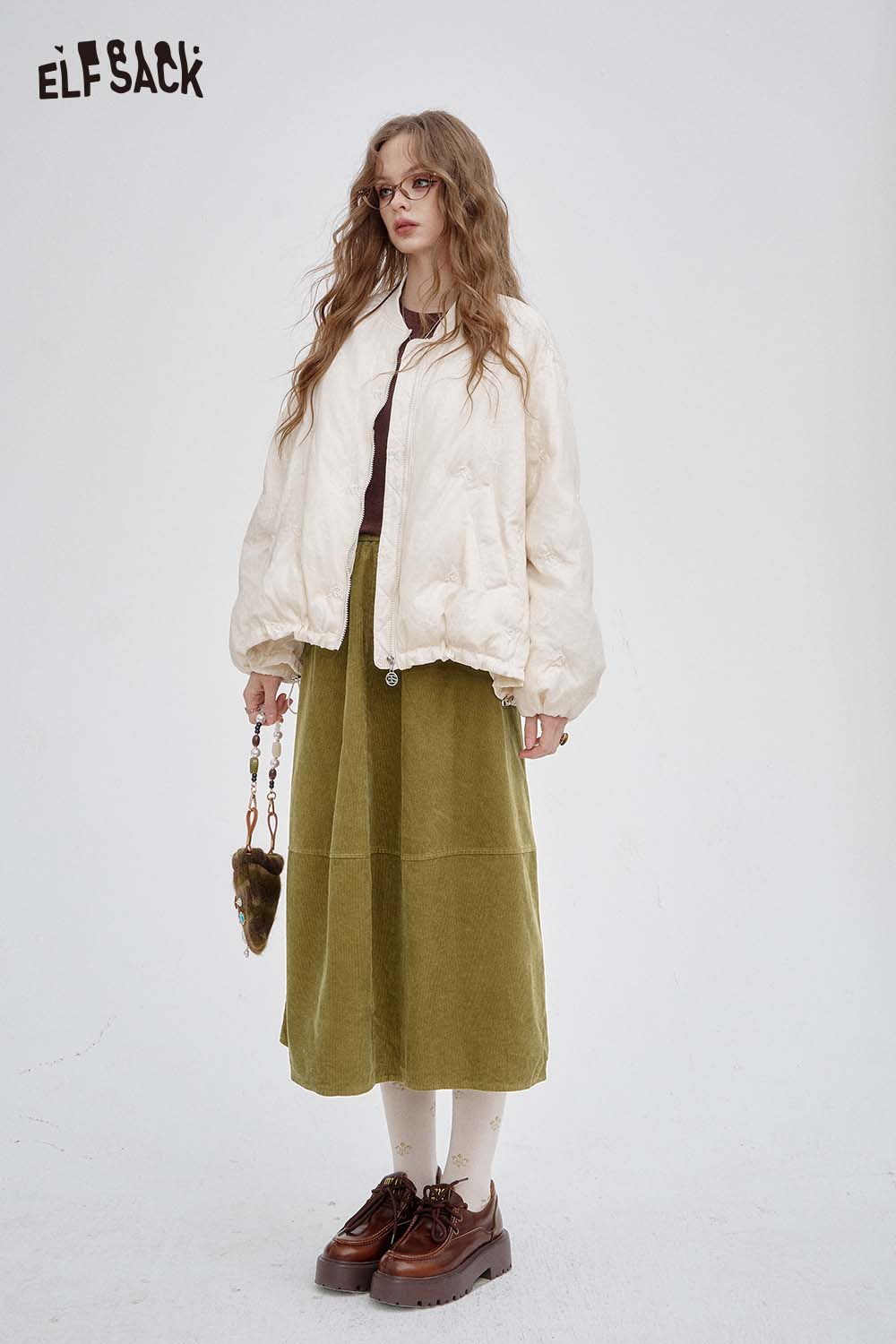ELFSACK breathable midi skirt for women in olive green, styled with a stylish jacket and accessories