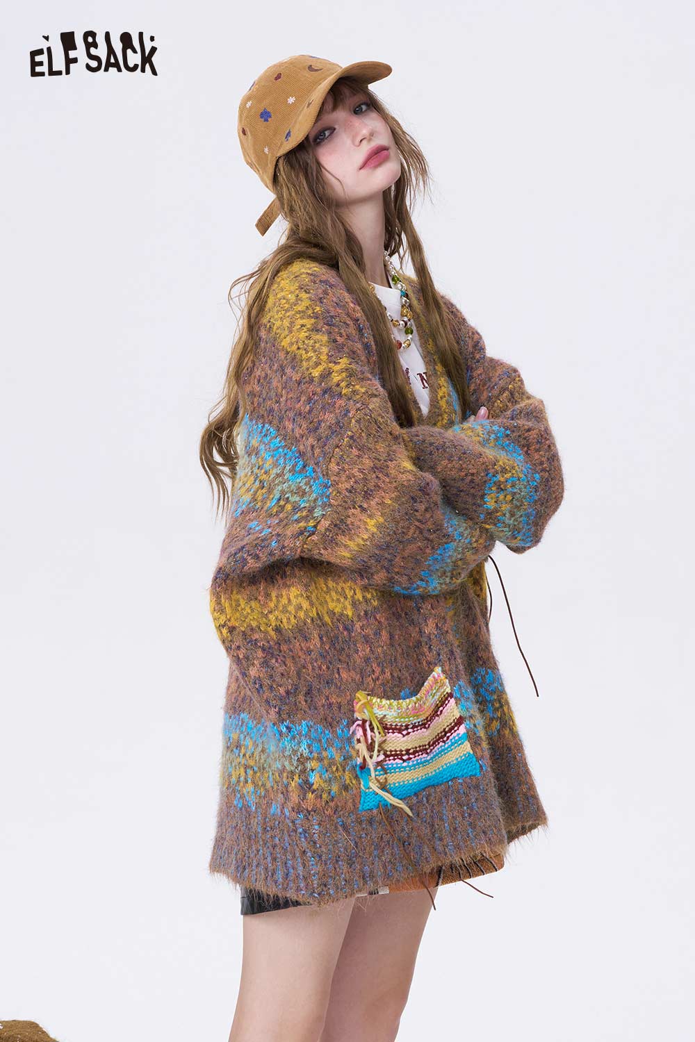 ELFSACK bright color V neck knit sweater with a loose fit and colorful striped pocket detail