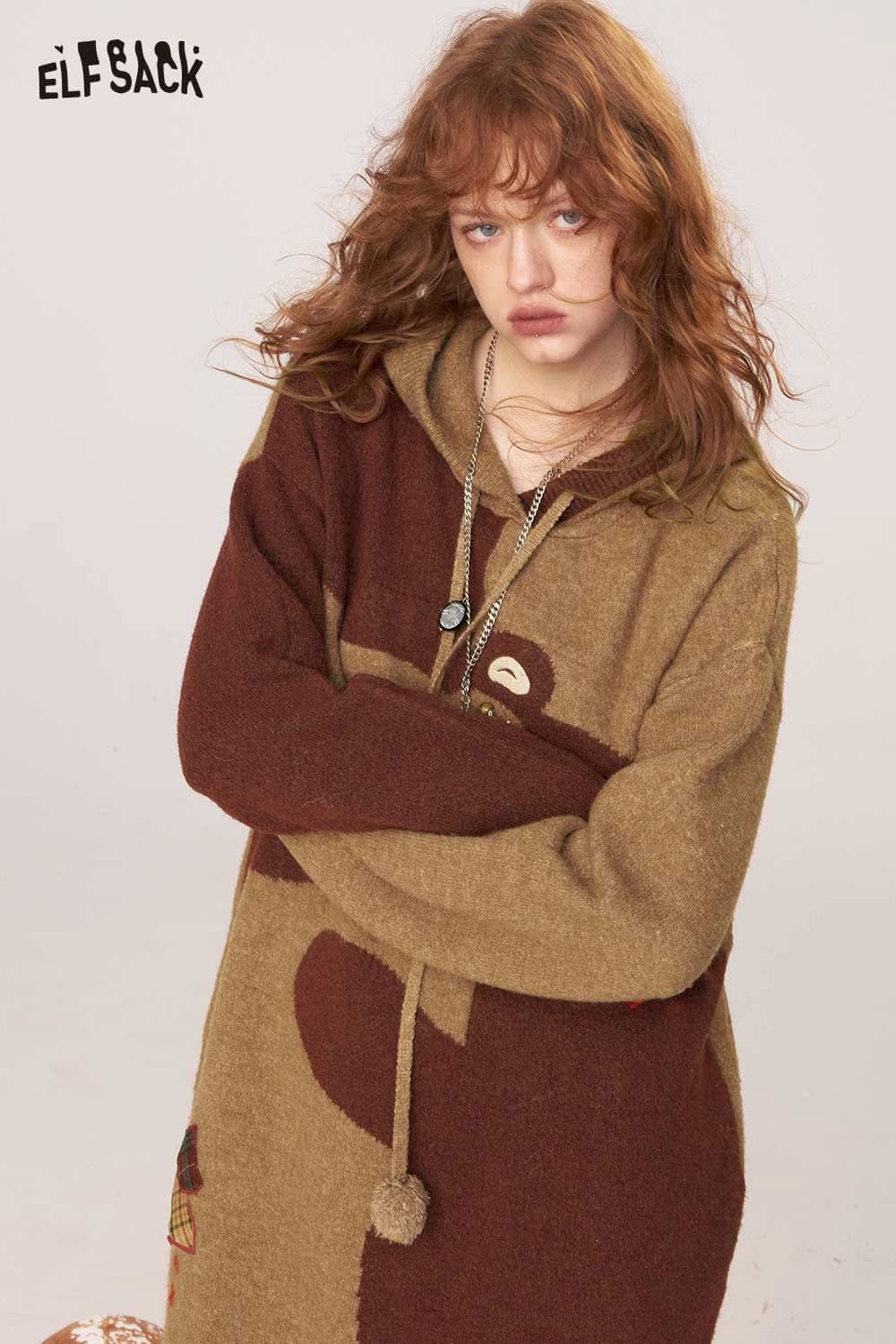 ELFSACK cartoon bear sweater dress in brown tones with a cozy hood for casual style