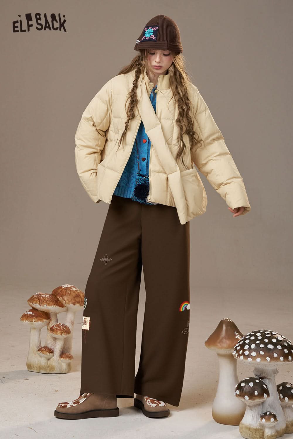 ELFSACK cartoon embroidery sweatpants for women styled with a cozy puffer jacket and colorful accessories