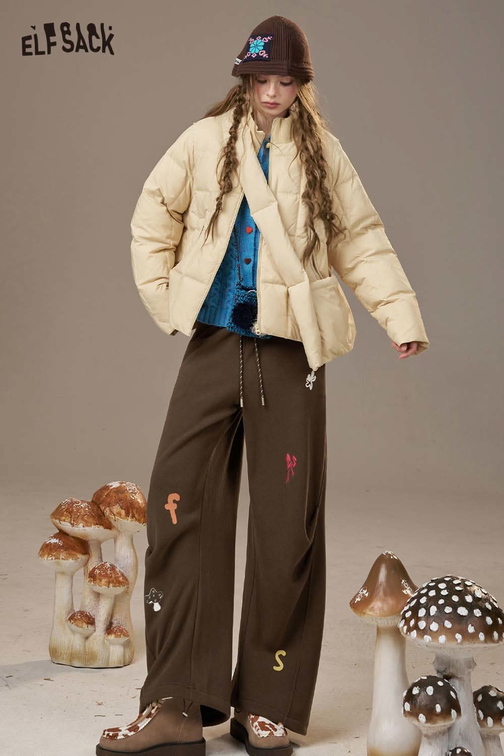ELFSACK cartoon embroidery sweatpants for women in brown with colorful designs for casual style