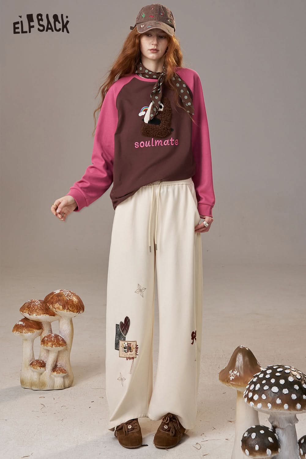 ELFSACK cartoon embroidery sweatpants for women in cream color with playful designs and a relaxed fit