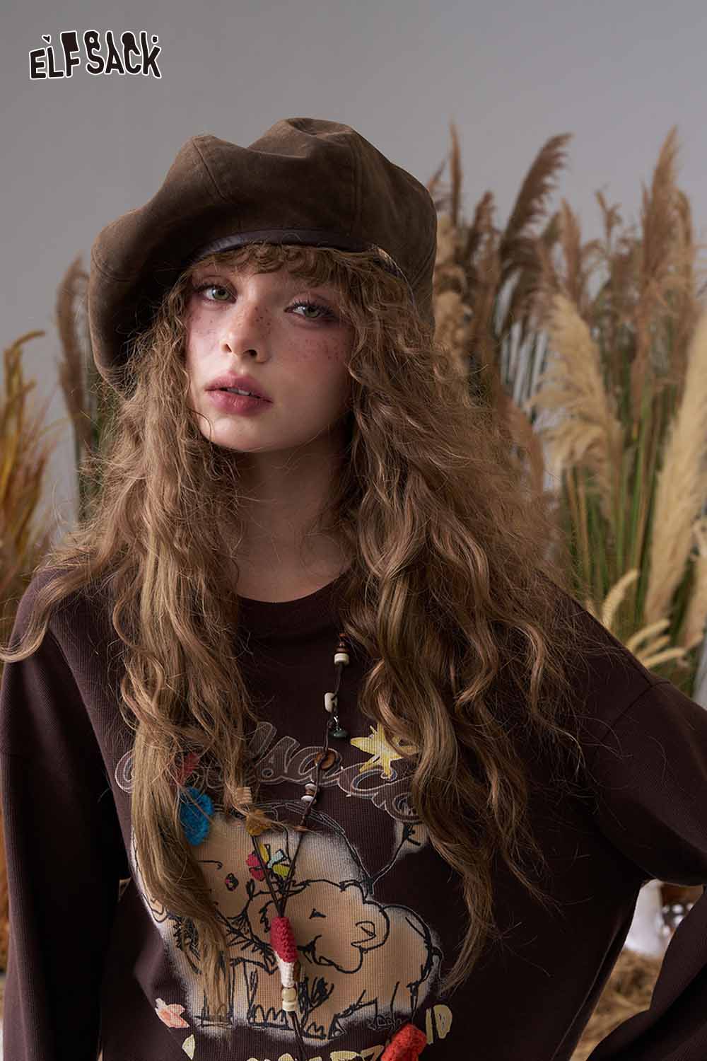 ELFSACK cartoon print long sleeve tee featuring a vintage design and relaxed fit for casual wear