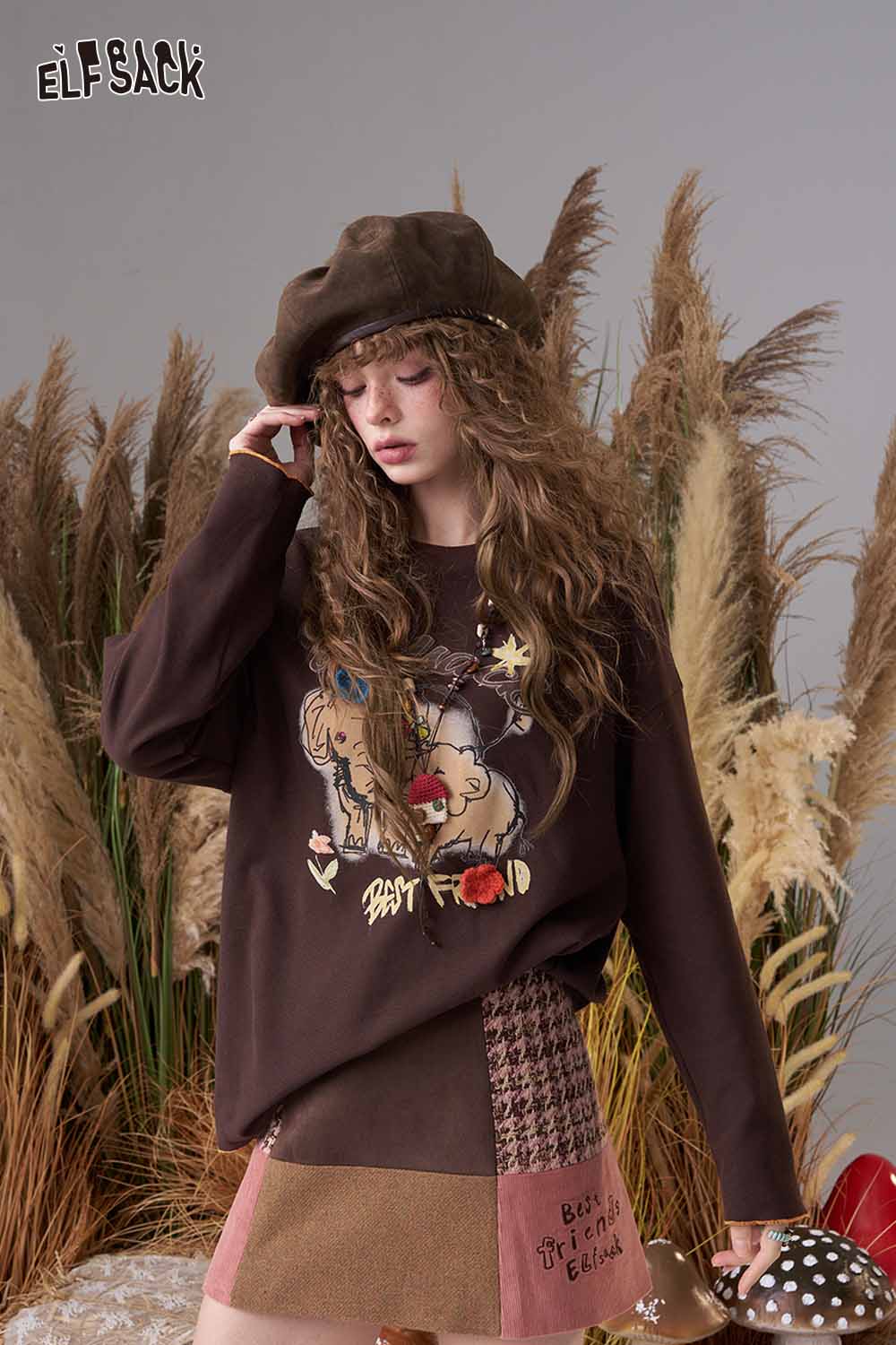 ELFSACK cartoon print long sleeve tee featuring a unique graphic design for a stylish look