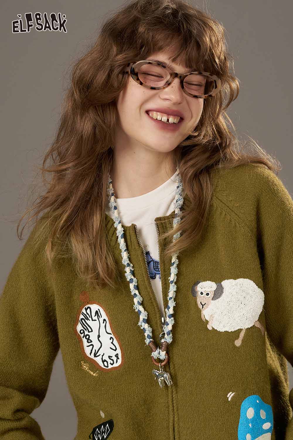 ELFSACK cartoon sweater cardigan for women in olive green with fun patches and a zip-up design